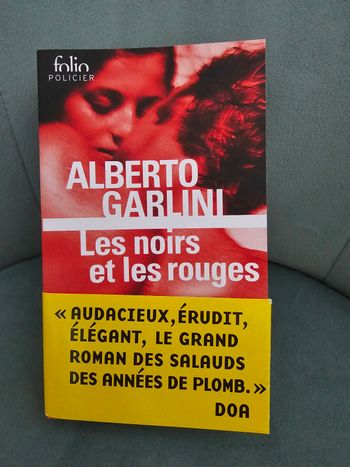 Livre folio policier les noirs et les rouges neuf