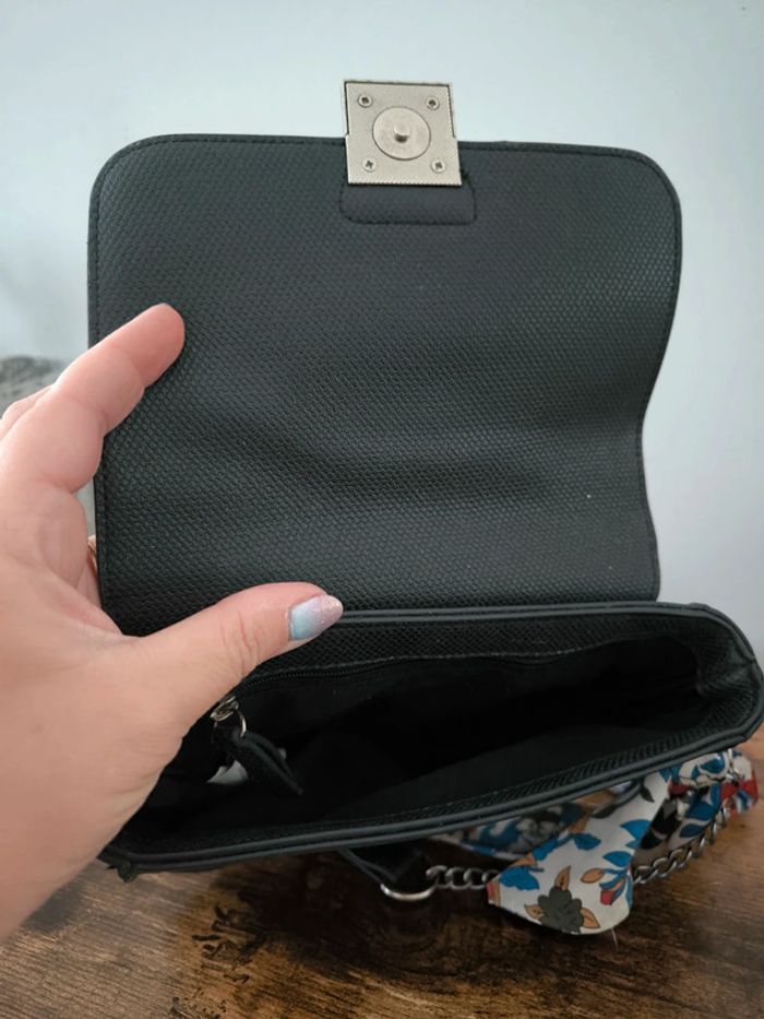 Sac bandoulière Vilanova noir – Avec foulard – Très bon état - photo numéro 4