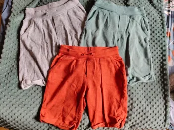 Lot de 3 shorts couleur uni (orange, vert et gris) garçon orchestra taille 10 ans
