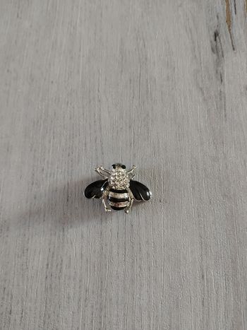 Broche neuve