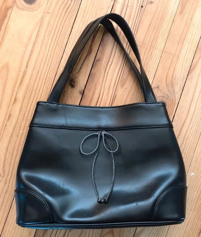 Minelli ravissant sac à main noir TBE🔆 cuir tout doublé L27 x H21 cm et 37 cm avec lanière P 10 cm - photo numéro 8