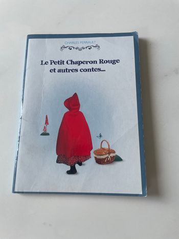 Livre ( Le petit Chaperon rouge et autres contes)