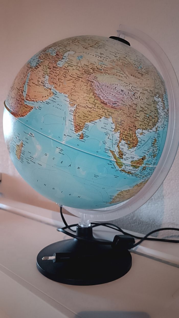 Globe terrestre lumineux - photo numéro 3
