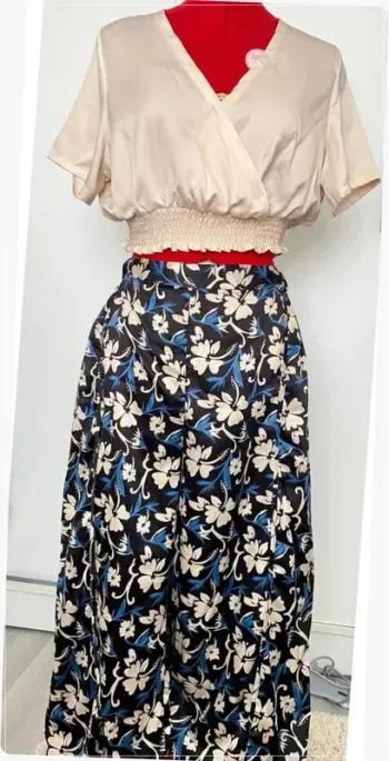 Ensemble pyjama satiné beige fleuri Imprévu