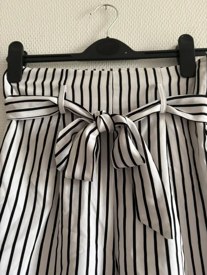 Short blanc et noir rayé - photo numéro 2