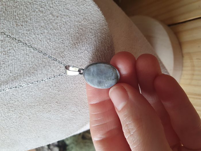 Collier en acier inoxydable avec un pendentif en pierre de labradorite - photo numéro 3