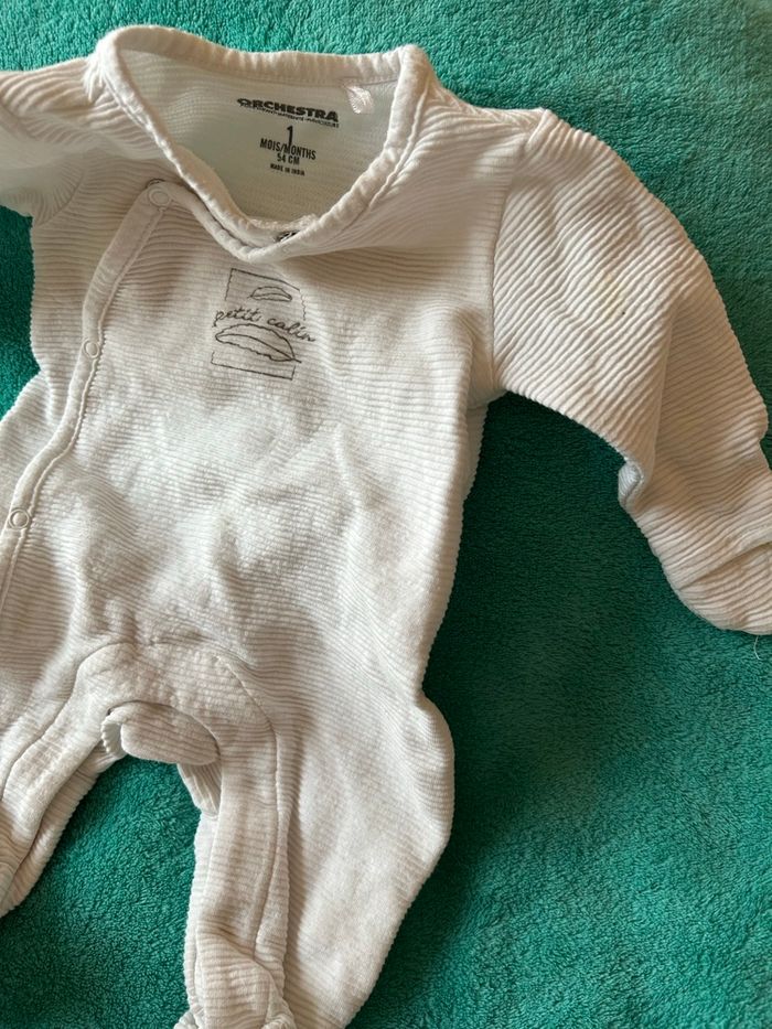 Lot bodies et pyjamas - photo numéro 5