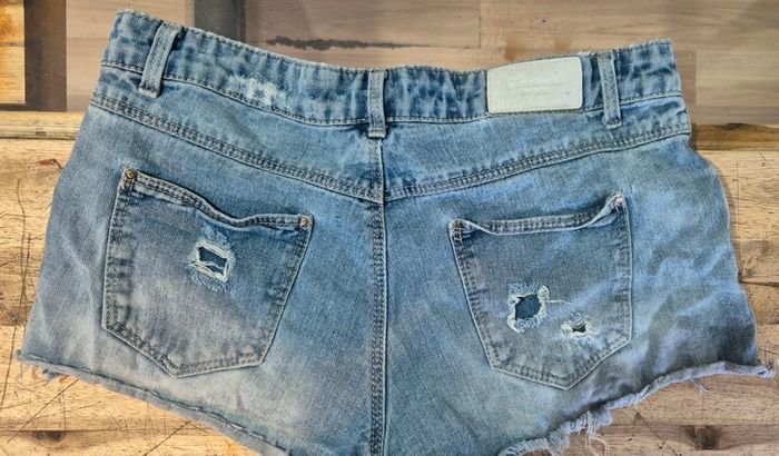 Short court en jeans  stradivarius taille 38 - photo numéro 4