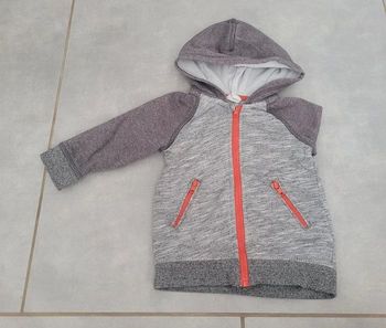 Gilet zippé à capuche 6-9 mois