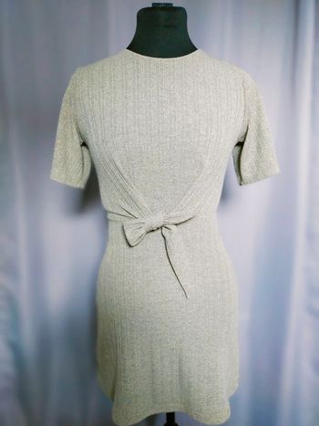 Robe côtelée gris clair avec nœud dos – Pull&Bear – T. XS