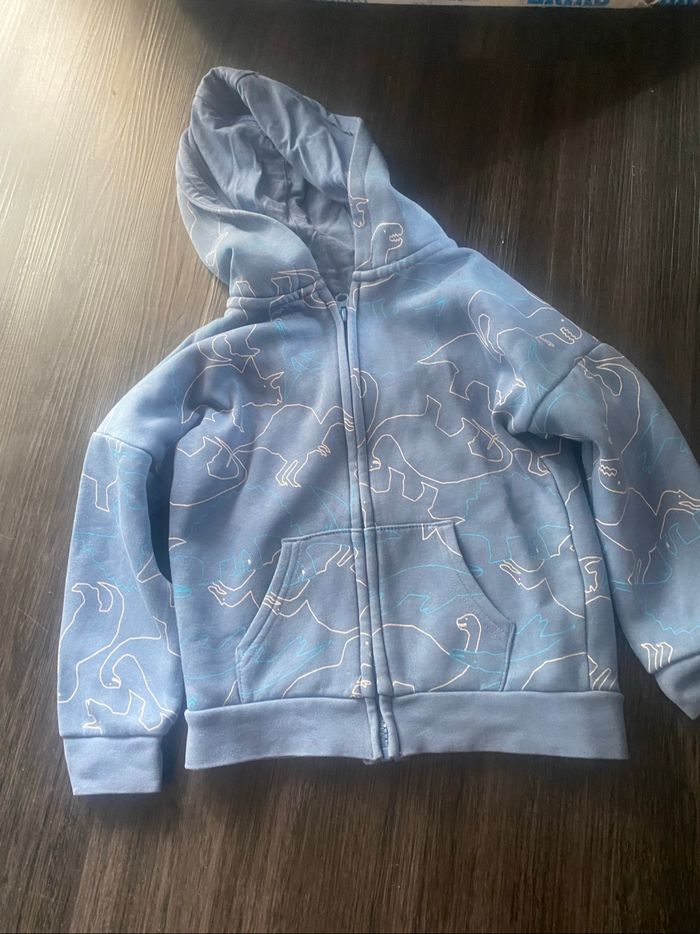 Gilet bleu avec animaux
