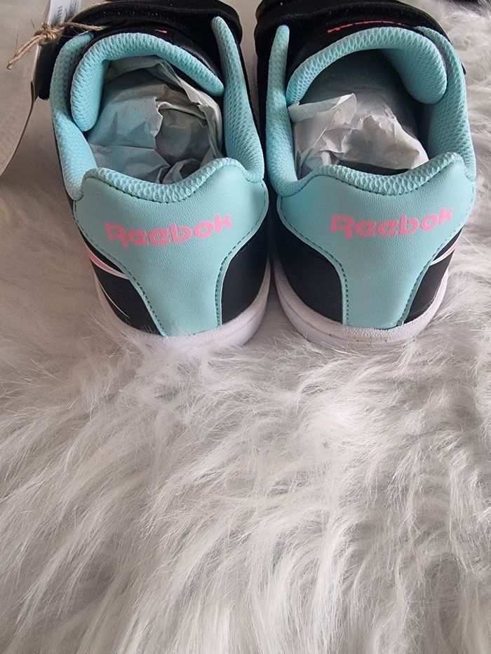 NEUVES (non portées) 🏷😍🥰🤩👍👌Superbes baskets Reebok pointure 33 fille (ferme)💜💜💜💜💜 - photo numéro 4