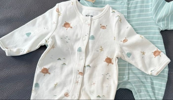 Lot de deux pyjamas neufs - photo numéro 2