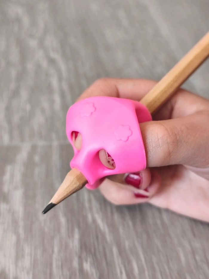 Correcteur de posture d'écriture en silicone souple - photo numéro 4