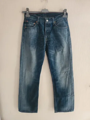 Jeans bleu Levi's coupe droite 30 x 32 très bon état