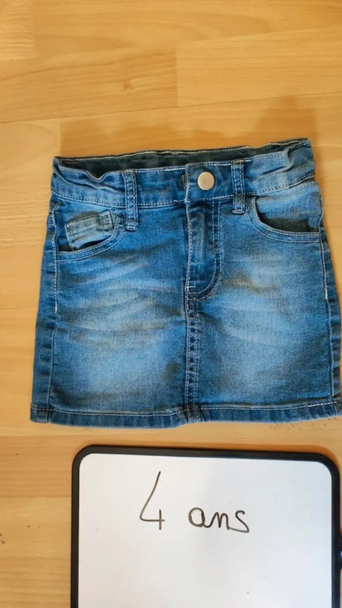 T-shirt et jupe taille 4 ans - photo numéro 2