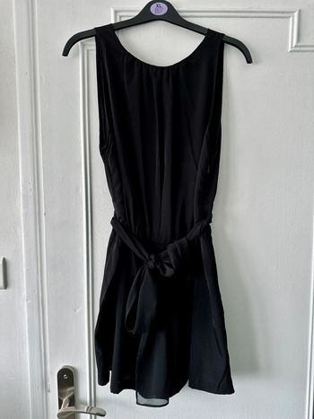 Combishort sans manches dos ouvert avec ceinture noir taille XS ZARA