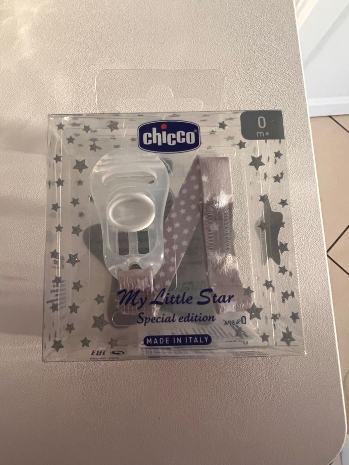 Attache sucette chico