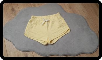 Short en coton jaune kiabi 6 ans état comme neuf