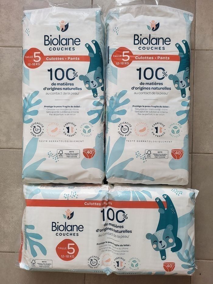 3  paquets de couches culottes biolane taille 5