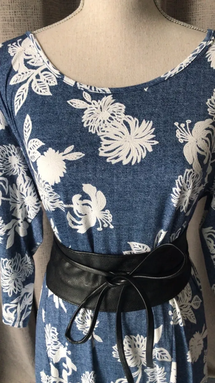 Robe bleue à motifs blanc - photo numéro 2
