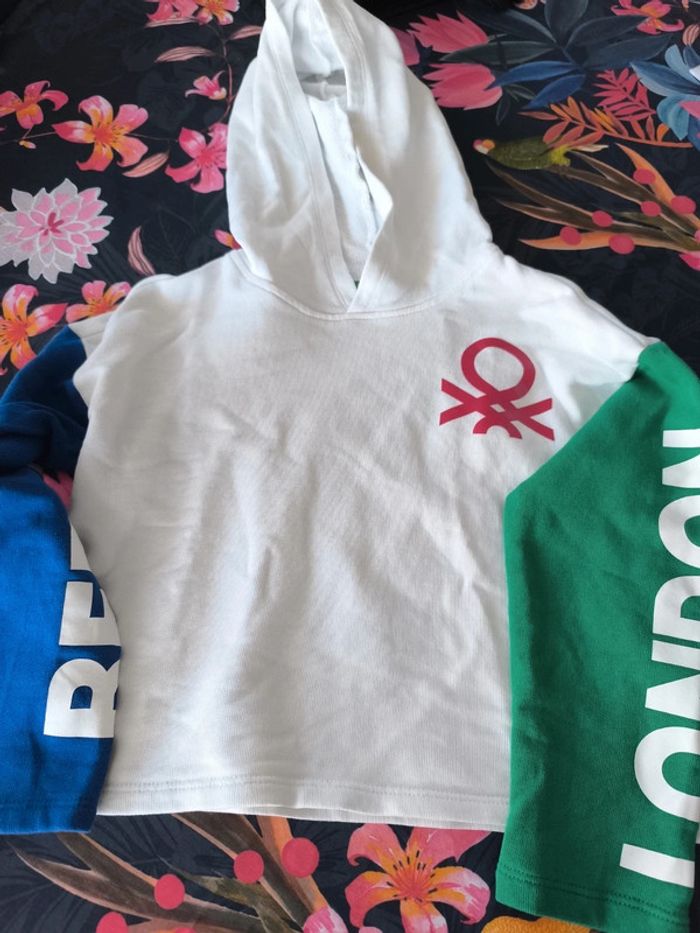 Sweat à capuche neuf united colors of Benetton
