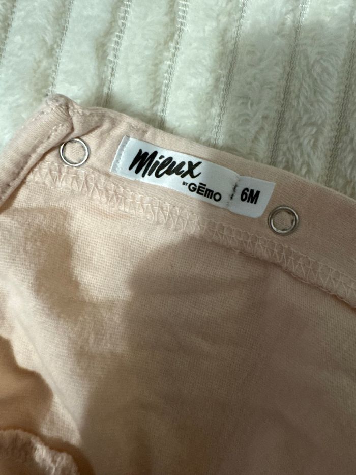 Top manche longue - blanc et rose - Gémo - 6 mois - excellent état - photo numéro 8