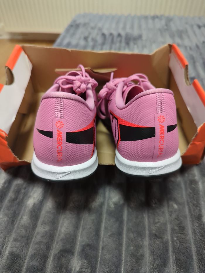 Chaussures de foot en salle futsal nike neuves - photo numéro 4
