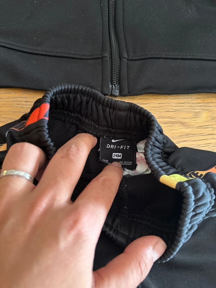 Ensemble Nike dry fit 24 mois - photo numéro 3