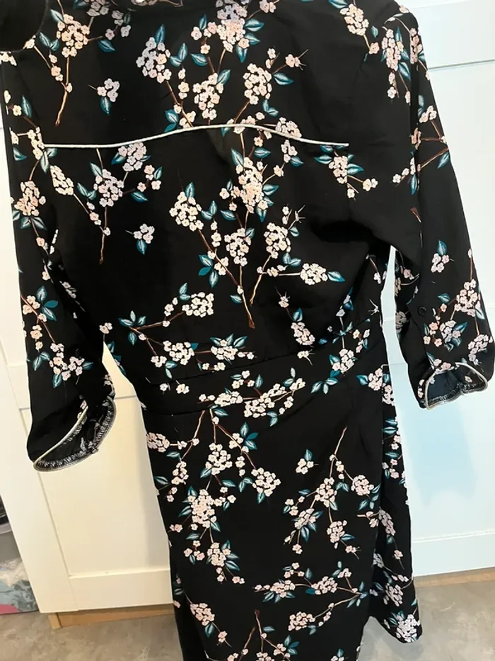Robe noire à fleurs - photo numéro 4