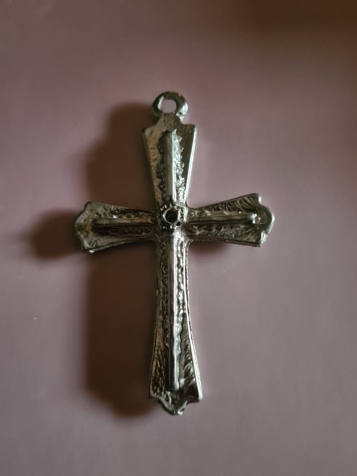 Pendentif. Croix argenté. 7 x 4 - photo numéro 3