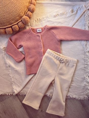 Ensemble gilet maille rose tape à l’œil tao pantalon velours côtelé gemo 18 mois