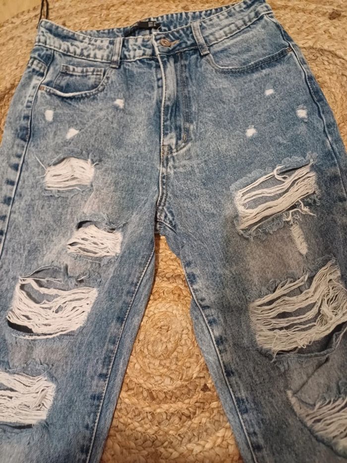 Jean taille haute destroy Daysie taille M 38 - photo numéro 3