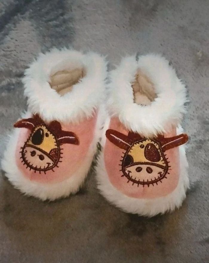 Chaussures/chaussons 3/6 mois  " saute mouton 🐑" motif vache