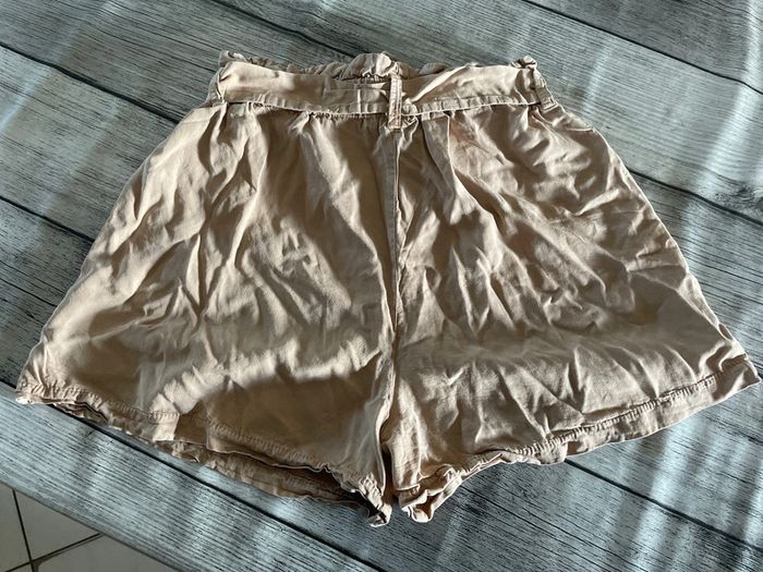 Short beige Stradivarius taille M - photo numéro 2