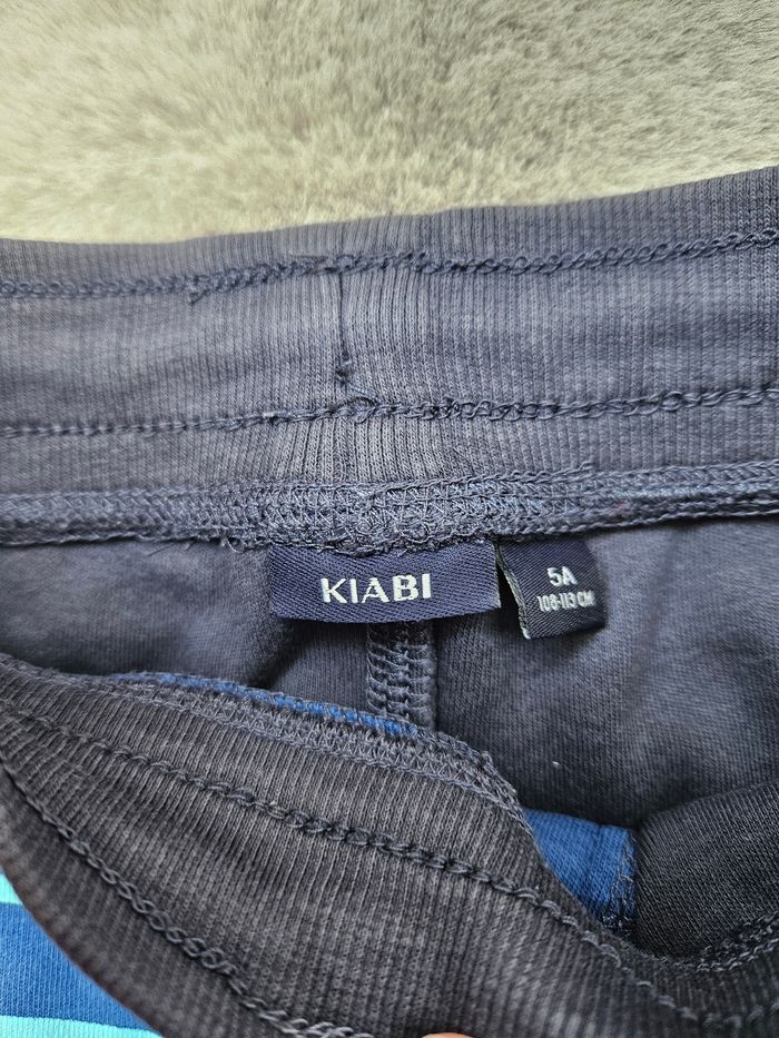 Short court gris et bleu avec impression Kiabi 5 ans - photo numéro 5