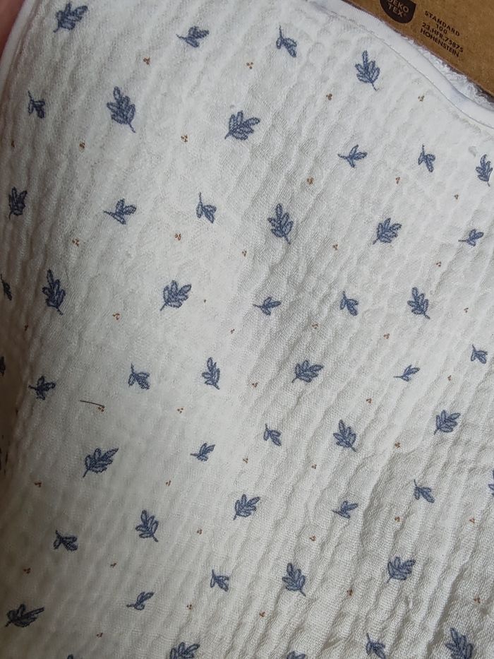 Bavoir tablier fleuri blanc bi matière  Kiabi Neuf 6 à 12 mois 🌸 - photo numéro 3
