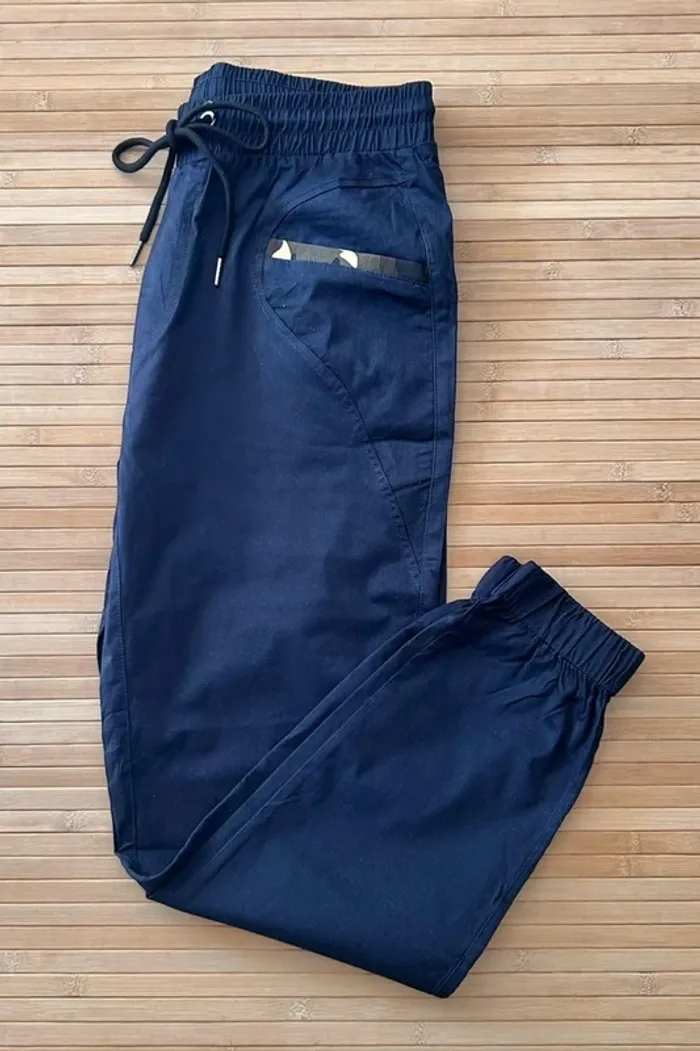 Pantalon jogger pour homme de couleur bleu marine Taille 32 soit une taille FR40 / M