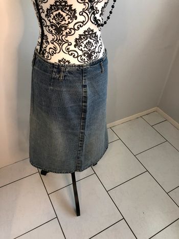 Jupe jeans Lulu Castagnette avec fleur rose et orange taille 40