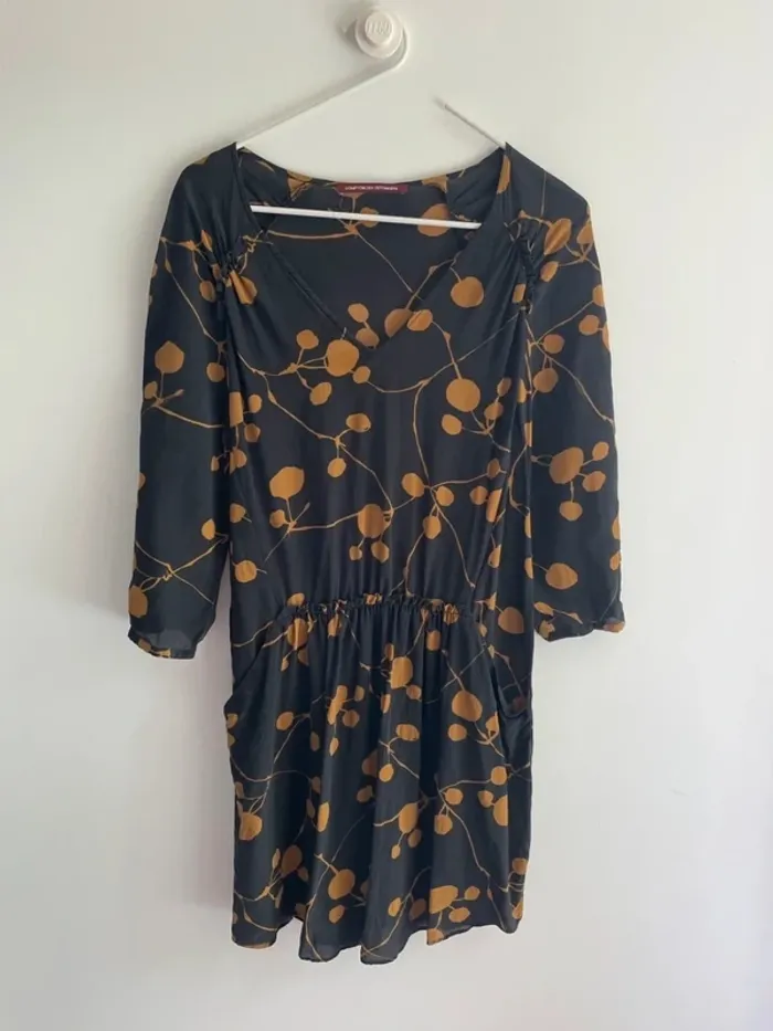 Robe noire en soie à motif orange Comptoir des Cotonniers