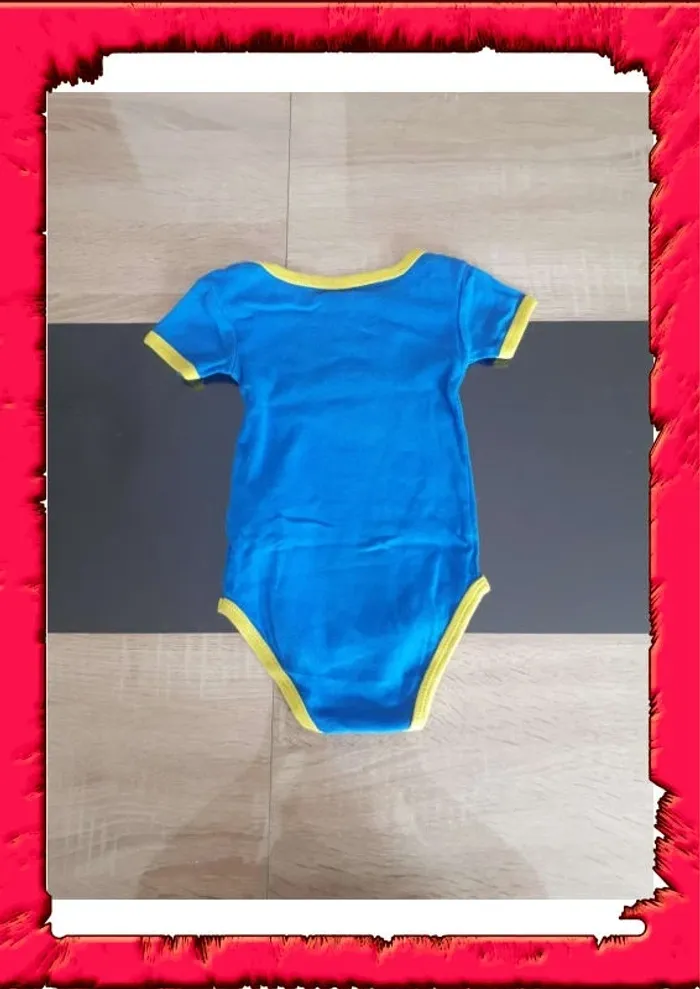 Lot bodies DcComics et disney 9 mois - photo numéro 3