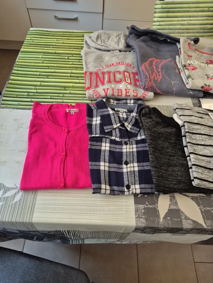 Lot de 11 pulls 1 chemise et 1 gilet 10/11 ans - photo numéro 2