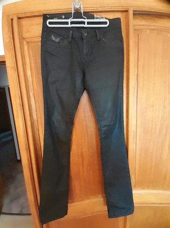 Pantalon noir et brillant
