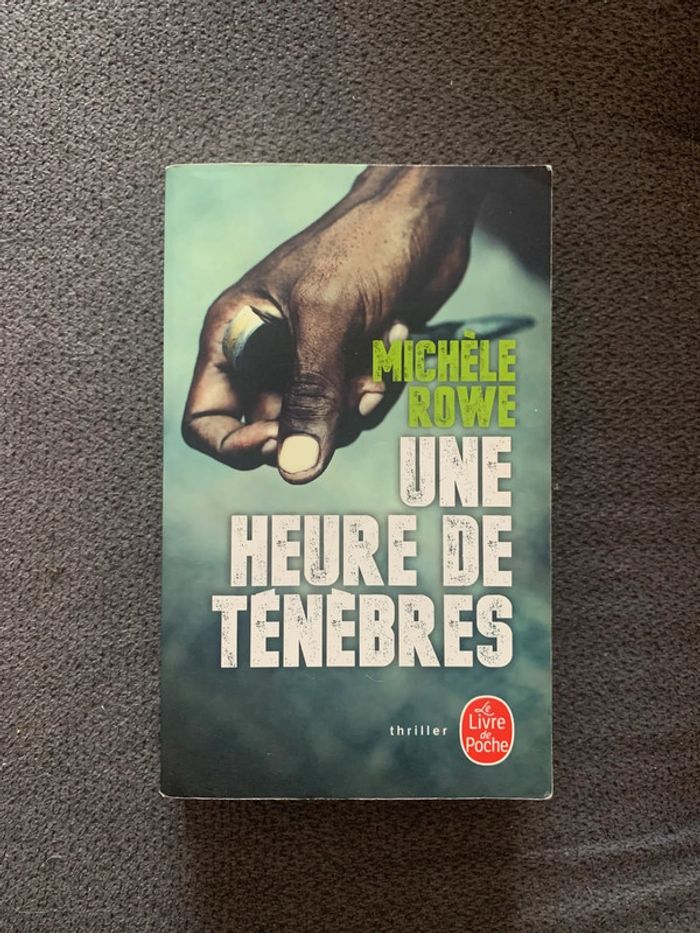 Livre une heure de ténèbres
