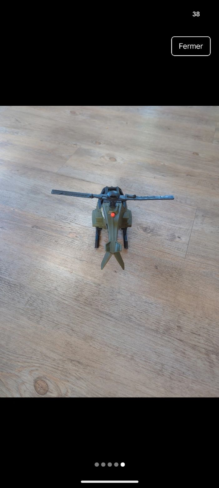 Hélicoptère et son soldat - photo numéro 5