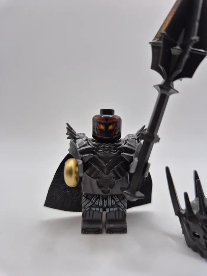 Figurine type lego Sauron avec l'anneau seigneur des anneaux / hobbit - photo numéro 2