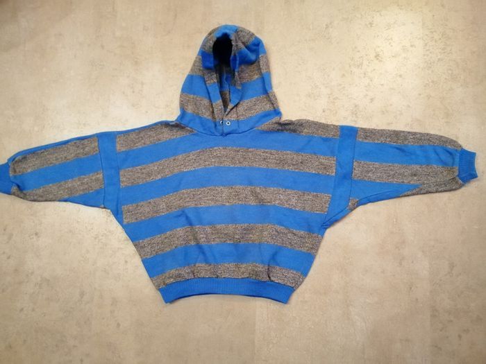 Sweat rayé bleu et gris 5 ans