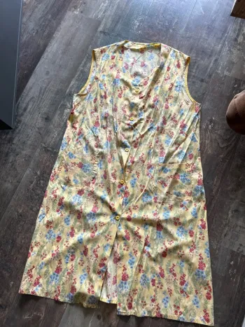 Robe jaune fleurie