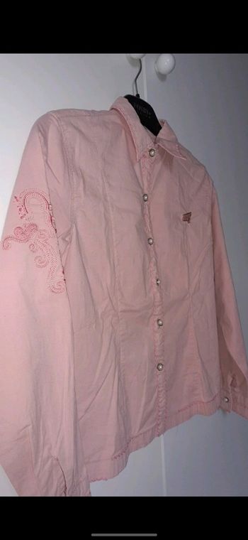 Chemise rose sympa avec pince