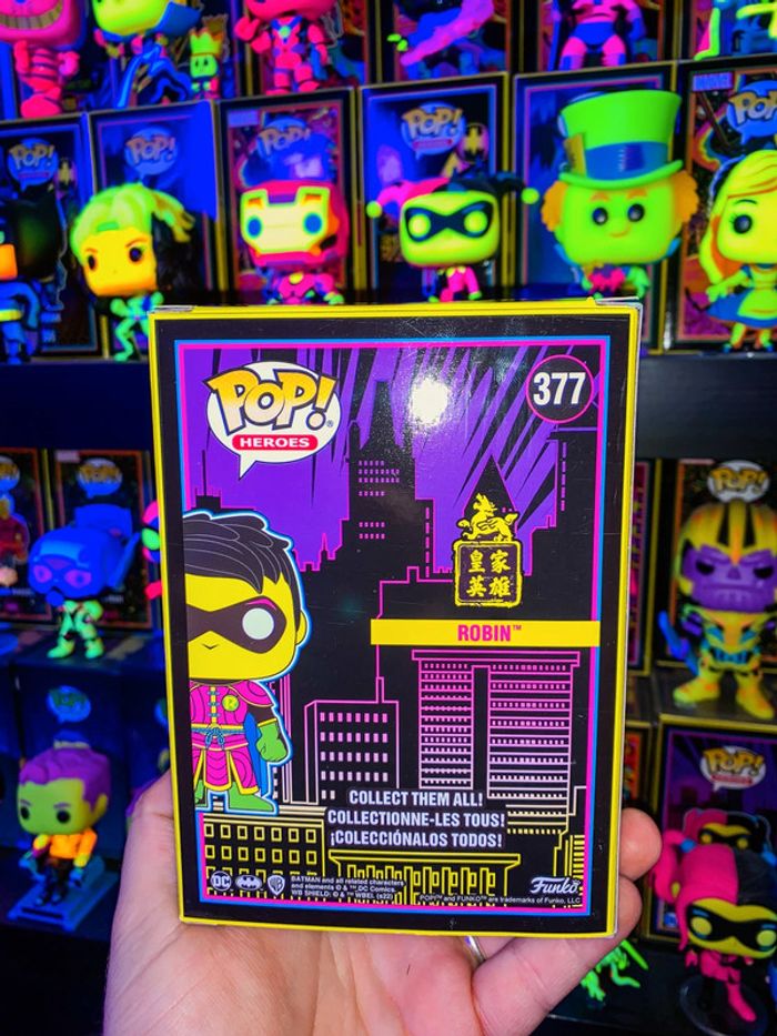 Funko Pop Blacklight DC Imperial Palace 377 Robin - photo numéro 3